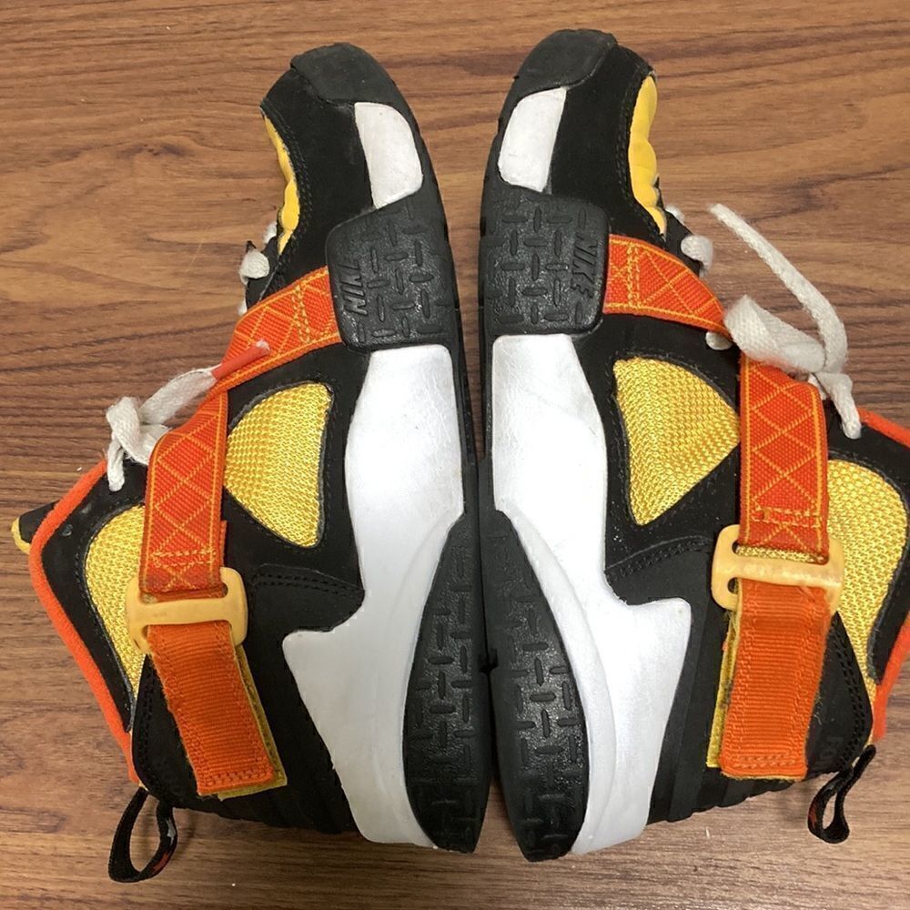 Nike Air Raid Rayguns Kids Unisex Black/University Gold Sneakers. Size 4.5 Youth - Picture 4 of 10